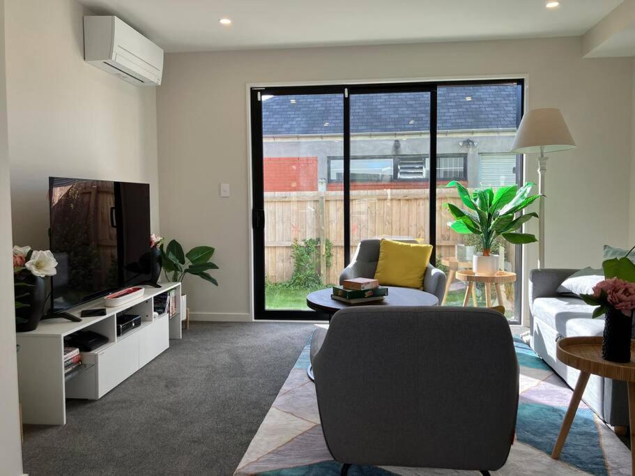 2-Bedroom Ensuite, Close To City, Comfortable, Accessible With Own Parking Κράισττσερτς Εξωτερικό φωτογραφία