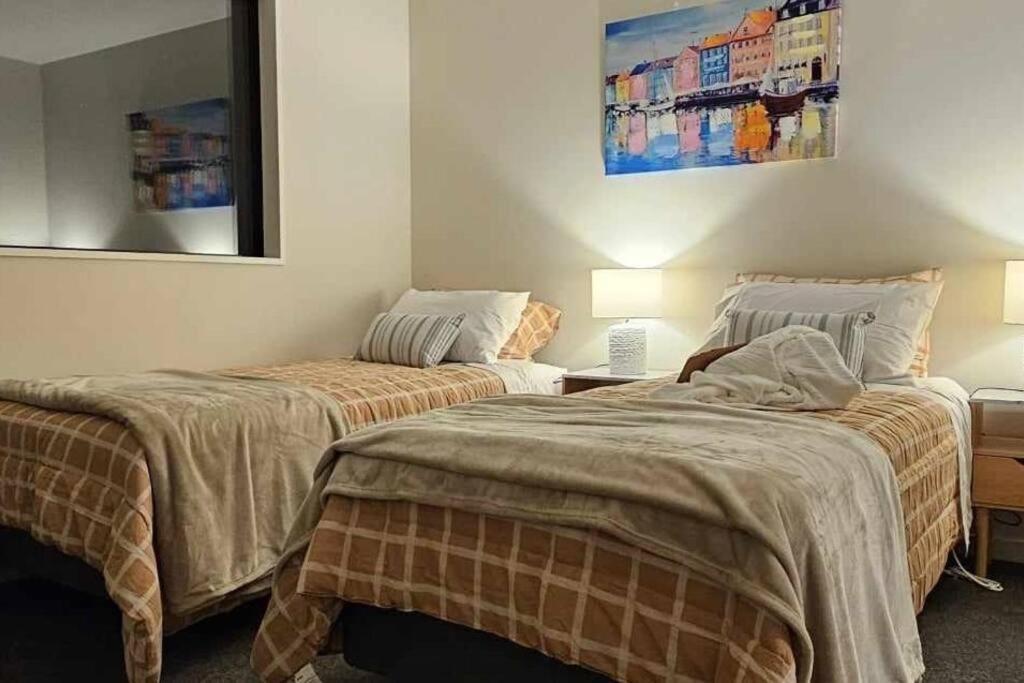 2-Bedroom Ensuite, Close To City, Comfortable, Accessible With Own Parking Κράισττσερτς Εξωτερικό φωτογραφία